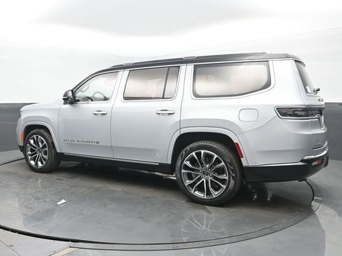 Used 2023 Jeep Grand Wagoneer Series III image 3