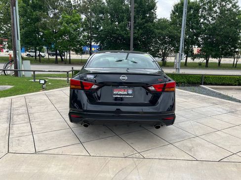 Used 2024 Nissan Altima 2.5 SR FWD image 12