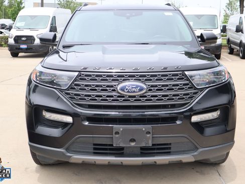 Used 2023 Ford Explorer XLT w/ Equipment Group 202A RWD image 9
