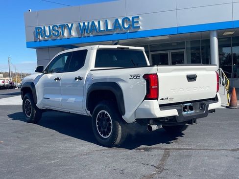 Used 2024 Toyota Tacoma TRD Off-Road image 5