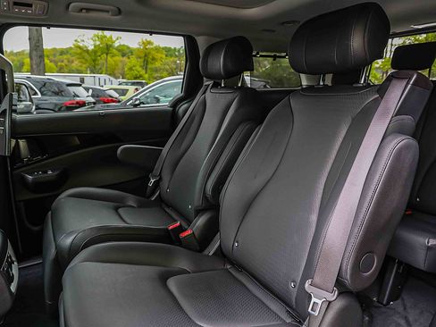 Certified 2025 Kia Carnival SX Prestige FWD image 22