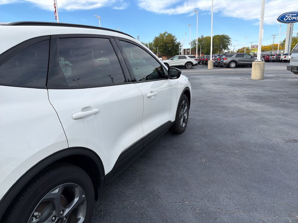 Used 2025 Ford Escape ST-Line w/ Tech Pack #1 FWD image 13