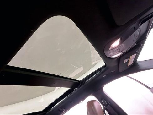 Used 2020 Chrysler Pacifica Limited w/ Tire & Wheel Group image 22