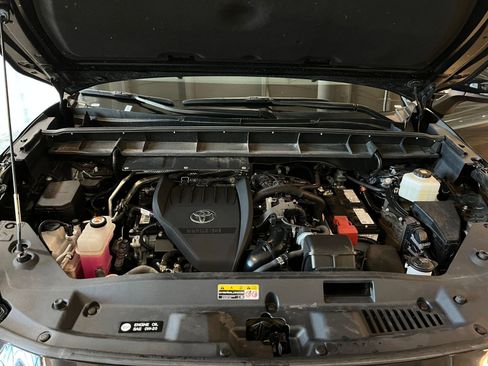 Used 2025 Toyota Highlander LE FWD image 34
