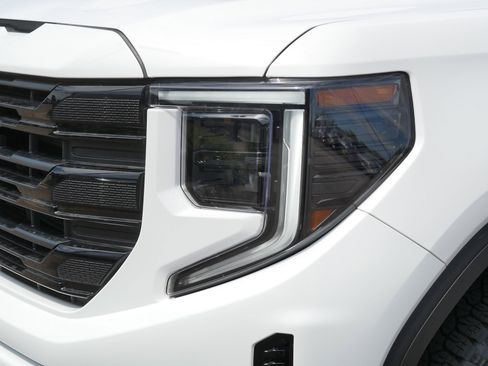 Used 2023 GMC Sierra 1500 Elevation w/ X31 Off-Road Package AWD/4WD image 16