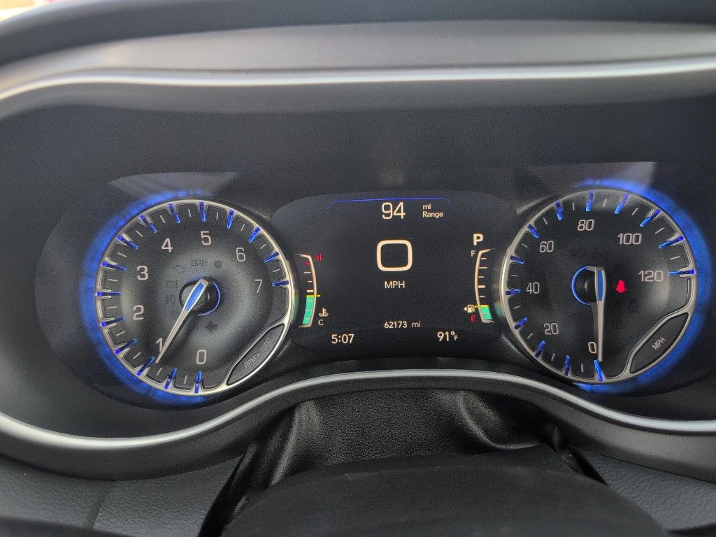 Used 2024 Chrysler Pacifica Touring-L FWD image 22