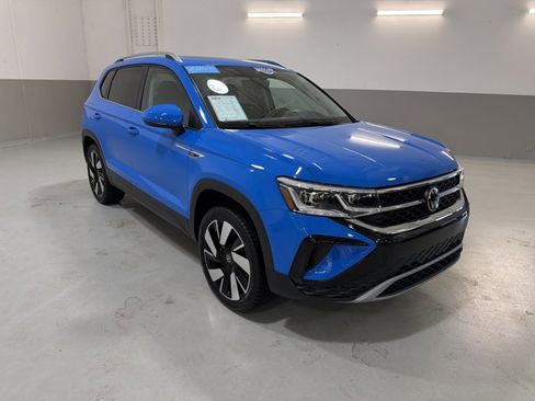 Certified 2024 Volkswagen Taos SEL image 4
