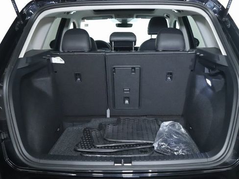 Used 2024 Volkswagen Taos SE image 32