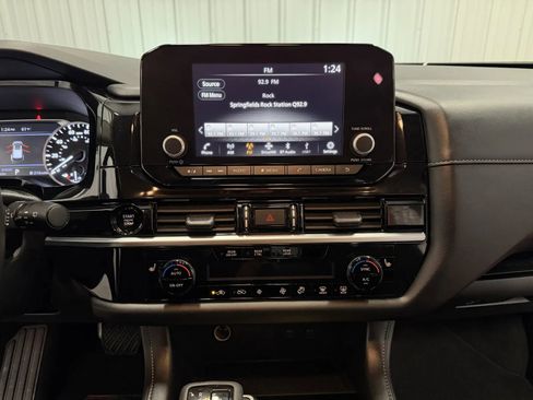 Used 2025 Nissan Pathfinder SV FWD image 30