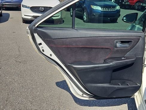 Used 2015 Toyota Camry XSE image 13