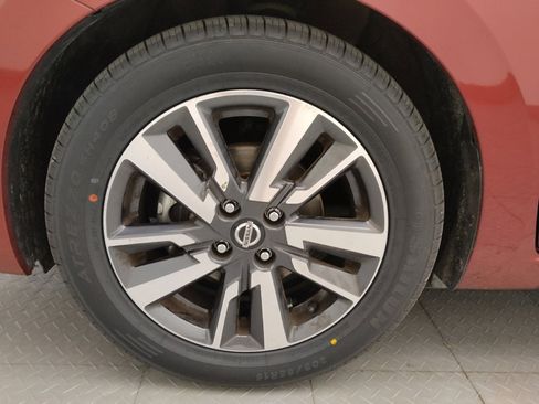 Used 2021 Nissan Versa SV FWD image 31