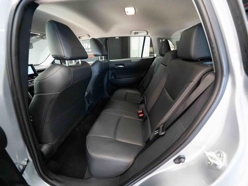 Used 2024 Toyota Corolla Cross XLE FWD image 23