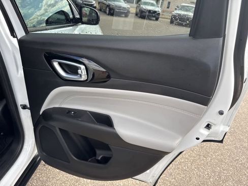 Used 2023 Jeep Compass Limited image 25