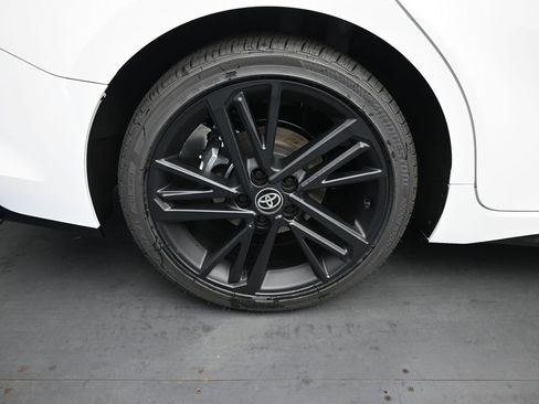 New 2026 Toyota Camry Hybrid FWD image 10