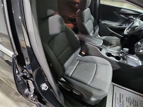 Used 2023 Chevrolet Malibu LT image 30