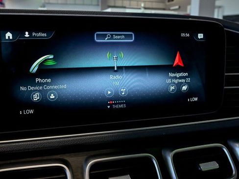 Used 2020 Mercedes-Benz GLE 350 4MATIC w/ Premium Package image 36