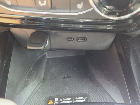 Certified 2024 Chevrolet Trax RS w/ Sunroof Package FWD image 30