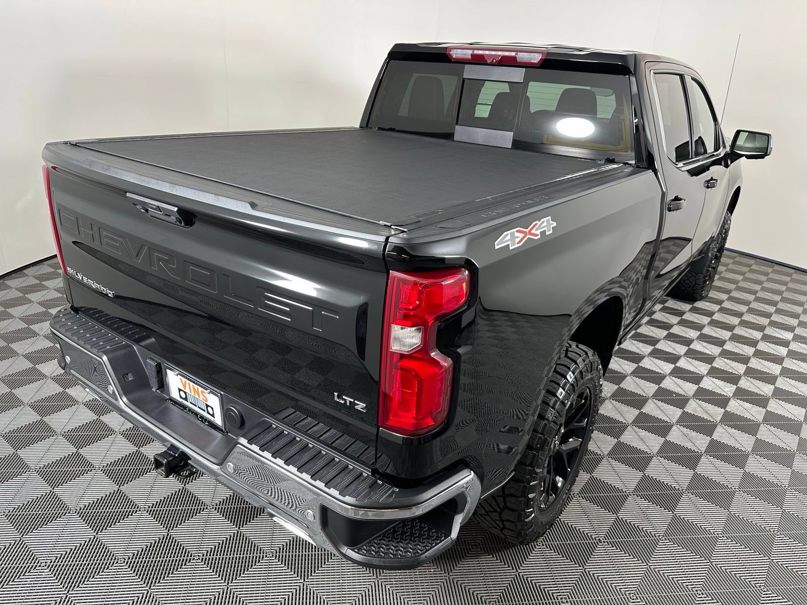 Used 2023 Chevrolet Silverado 1500 LTZ w/ Technology Package AWD/4WD image 39