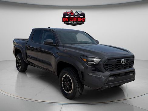 Used 2025 Toyota Tacoma TRD Off-Road AWD/4WD image 1