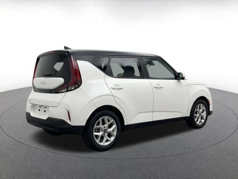 Used 2025 Kia Soul LX w/ LX Technology Package FWD image 7