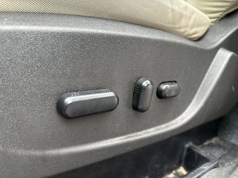 Used 2017 Ford Escape SE image 4