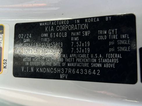 Used 2024 Kia Carnival EX FWD image 26