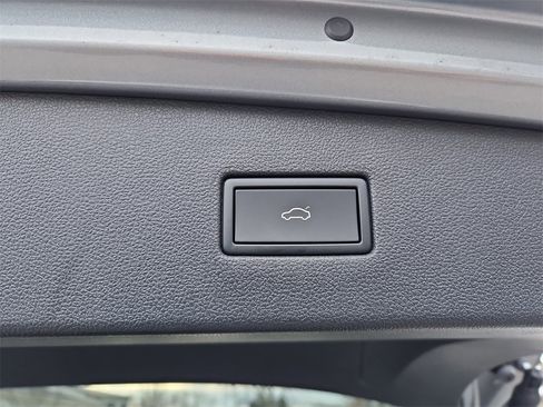 Used 2024 Volkswagen Tiguan Wolfsburg Edition image 20