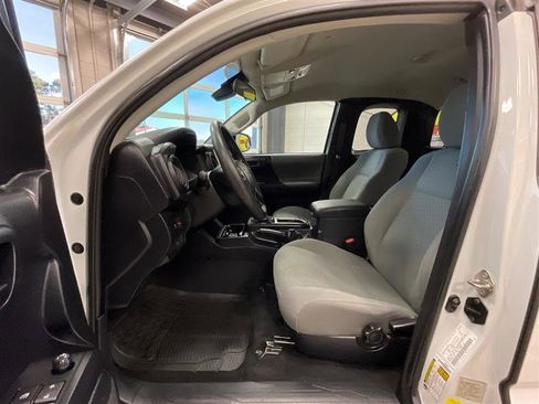 Used 2020 Toyota Tacoma SR image 11