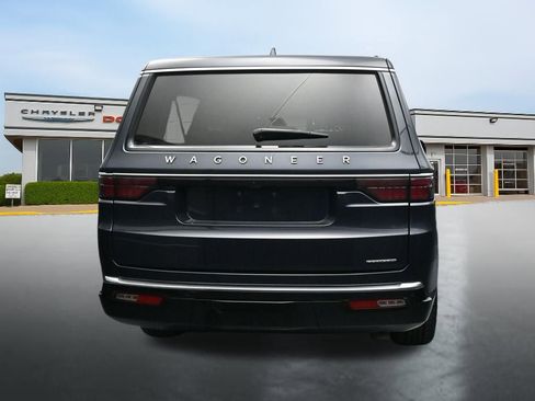 Used 2024 Jeep Wagoneer L Series II w/ Flexible Seating Group AWD/4WD image 4