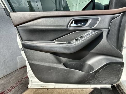 Used 2021 Nissan Rogue SV w/ Premium Package FWD image 13