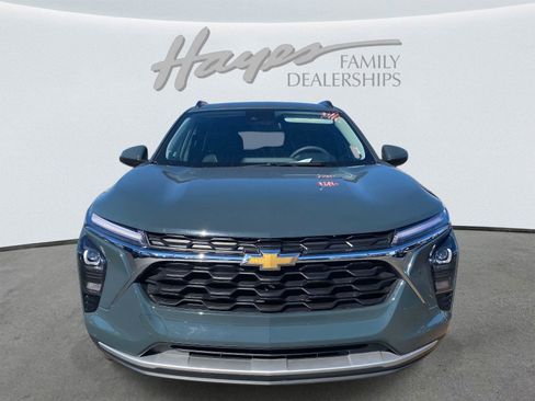 Used 2025 Chevrolet Trax LT image 35