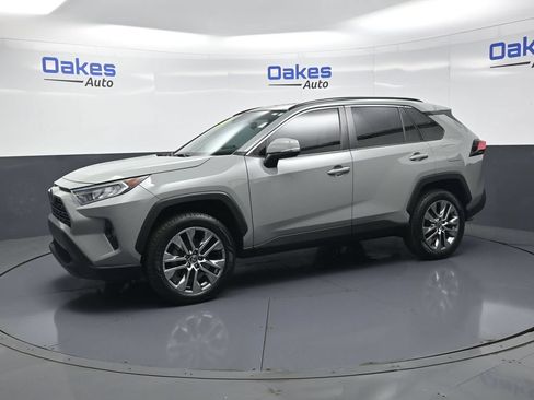 Used 2021 Toyota RAV4 XLE Premium FWD image 5