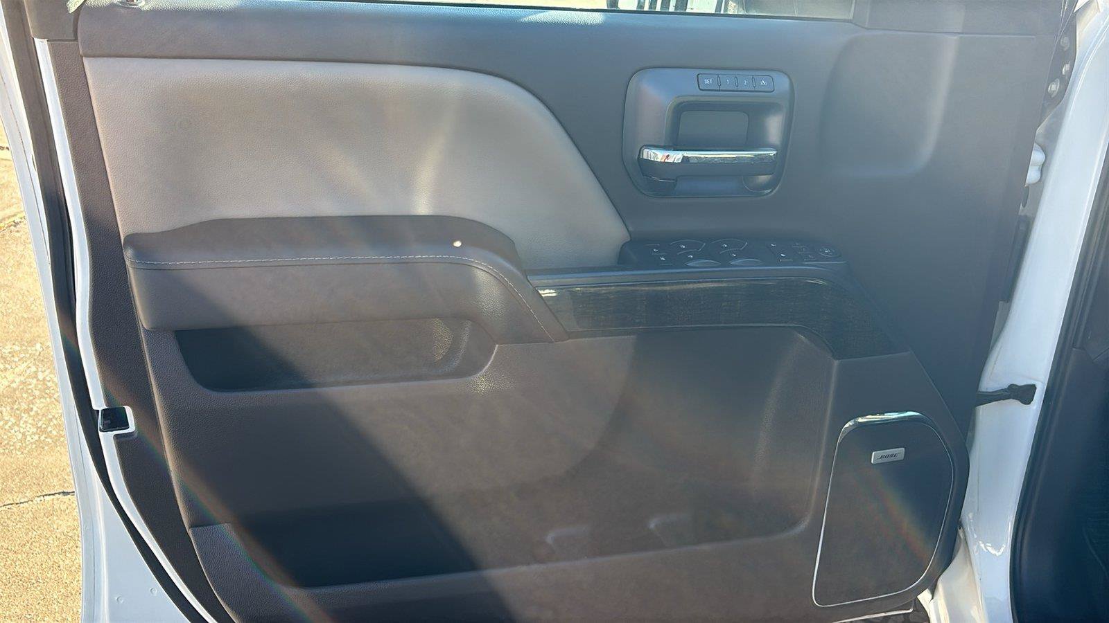 Used 2016 GMC Sierra 2500 Denali w/ Duramax Plus Package AWD/4WD image 16