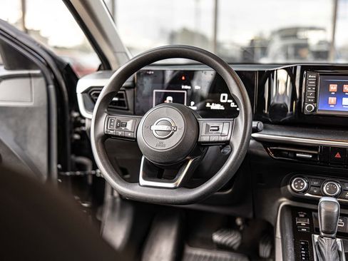 Used 2025 Nissan Kicks S AWD/4WD image 33