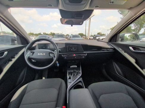 Used 2025 Kia Niro LX FWD image 25