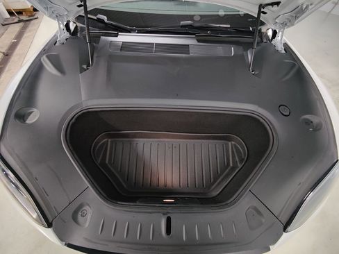 Used 2022 Tesla Model S image 4