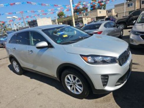Used 2019 Kia Sorento AWD V6 image 2
