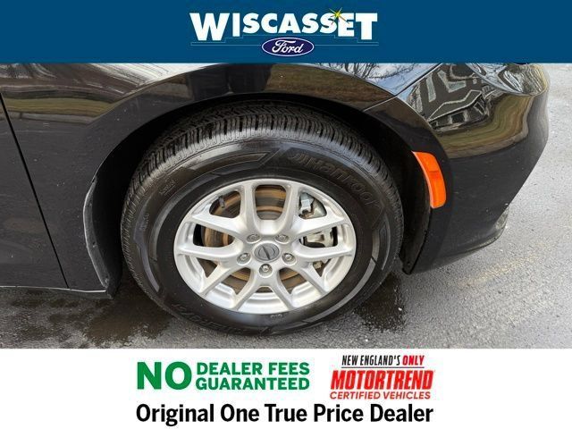 Used 2024 Chrysler Pacifica Touring-L FWD image 30
