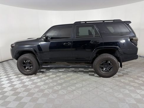 Used 2020 Toyota 4Runner TRD Off-Road Premium w/ Moonroof Package AWD/4WD image 4