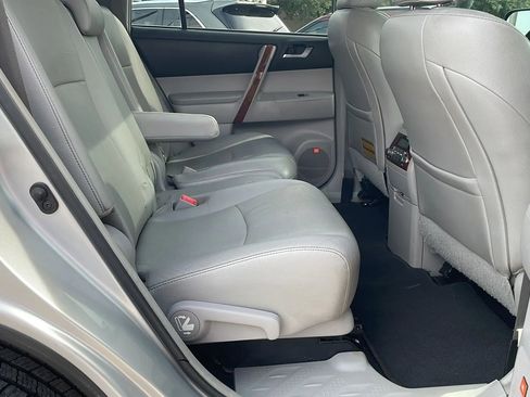 Used 2012 Toyota Highlander Limited FWD image 16