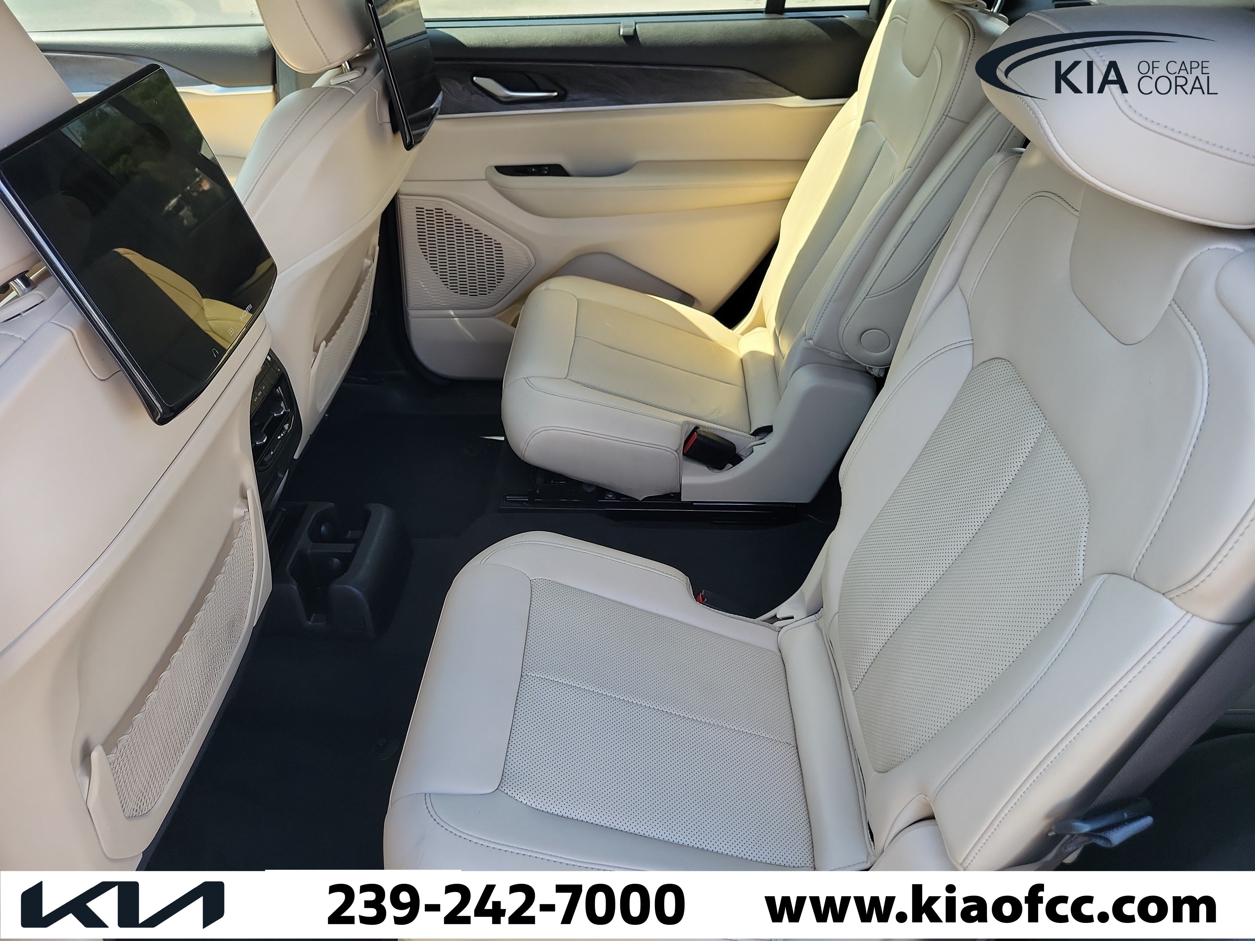 Used 2023 Jeep Grand Cherokee L Limited w/ Luxury Tech Group II AWD/4WD image 13