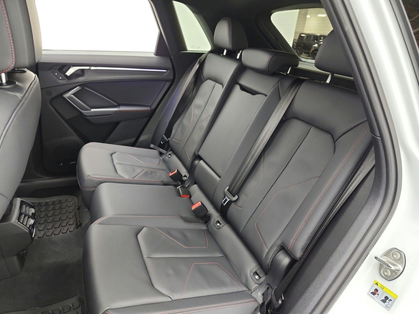 Used 2025 Audi Q3 2.0T Premium Plus w/ Premium Plus Package AWD/4WD image 13
