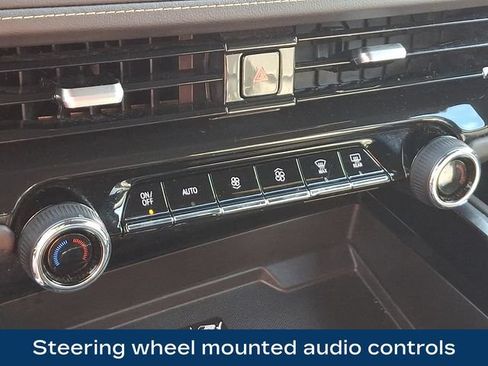 Used 2025 Chevrolet Tahoe Premier AWD/4WD image 14