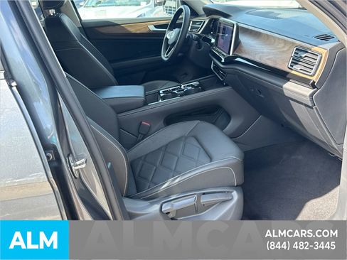 Used 2025 Volkswagen Atlas SE image 16