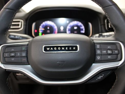 Used 2025 Jeep Wagoneer Series II w/ 8-Passenger Seating Package AWD/4WD image 44
