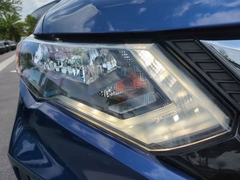Used 2020 Nissan Rogue SV FWD image 10