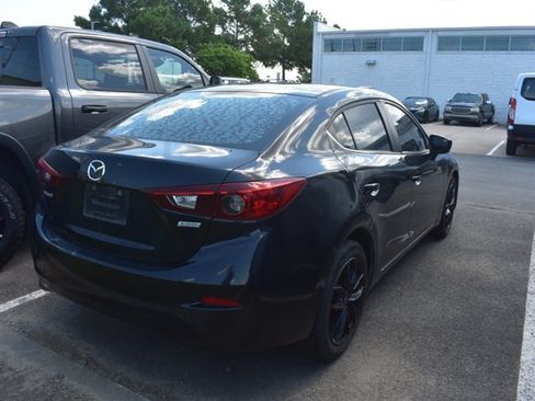 Used 2017 MAZDA MAZDA3 Sport w/ Preferred Equipment Package FWD image 4