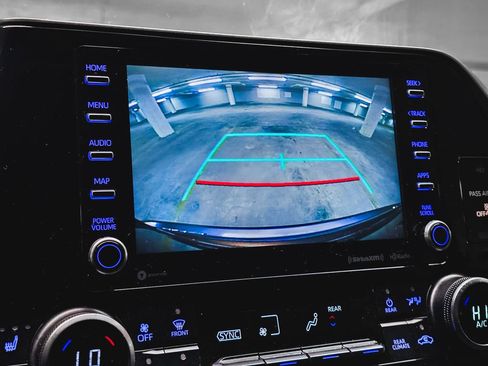Used 2020 Toyota Highlander XLE AWD/4WD image 27