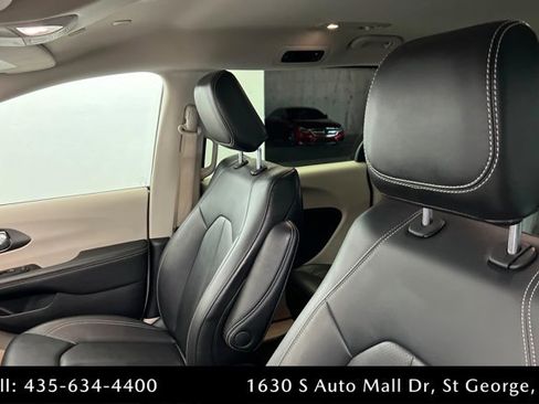 Used 2024 Chrysler Pacifica Limited FWD image 16