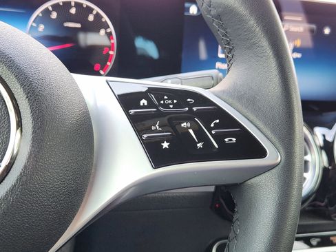 Used 2025 Mercedes-Benz GLB 250 image 20